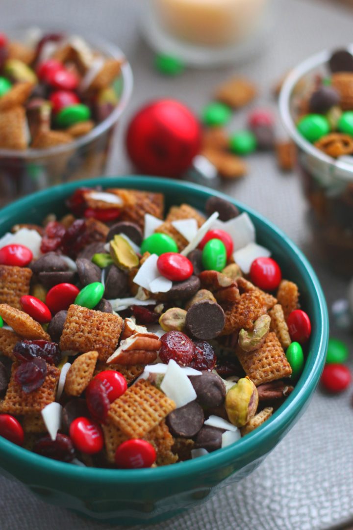 This Christmas Party Mix is SO easy to make! Cinnamon Sugar Chex meets a healthy trail mix for the perfect combo. /grabsomjoy.com